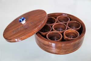 Boîte de Masala en bois rustique faite à la main Organisateur d'épices économique Passe au lave-vaisselle Taille/couleur/Logo personnalisable pour la maison - Product Image 2