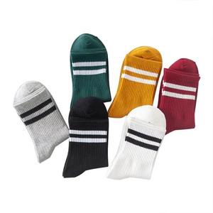 2024 Chaussettes de sport unisexes de haute qualité avec un design unique et un logo de broderie de couleur personnalisé toutes les saisons - Product Image 6