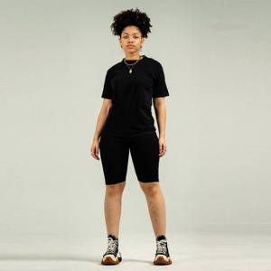 Conjunto de camiseta y pantalones cortos de motorista de dos piezas para mujer: ropa deportiva cómoda y elegante perfecta para ropa informal y trajes de verano - Product Image 1