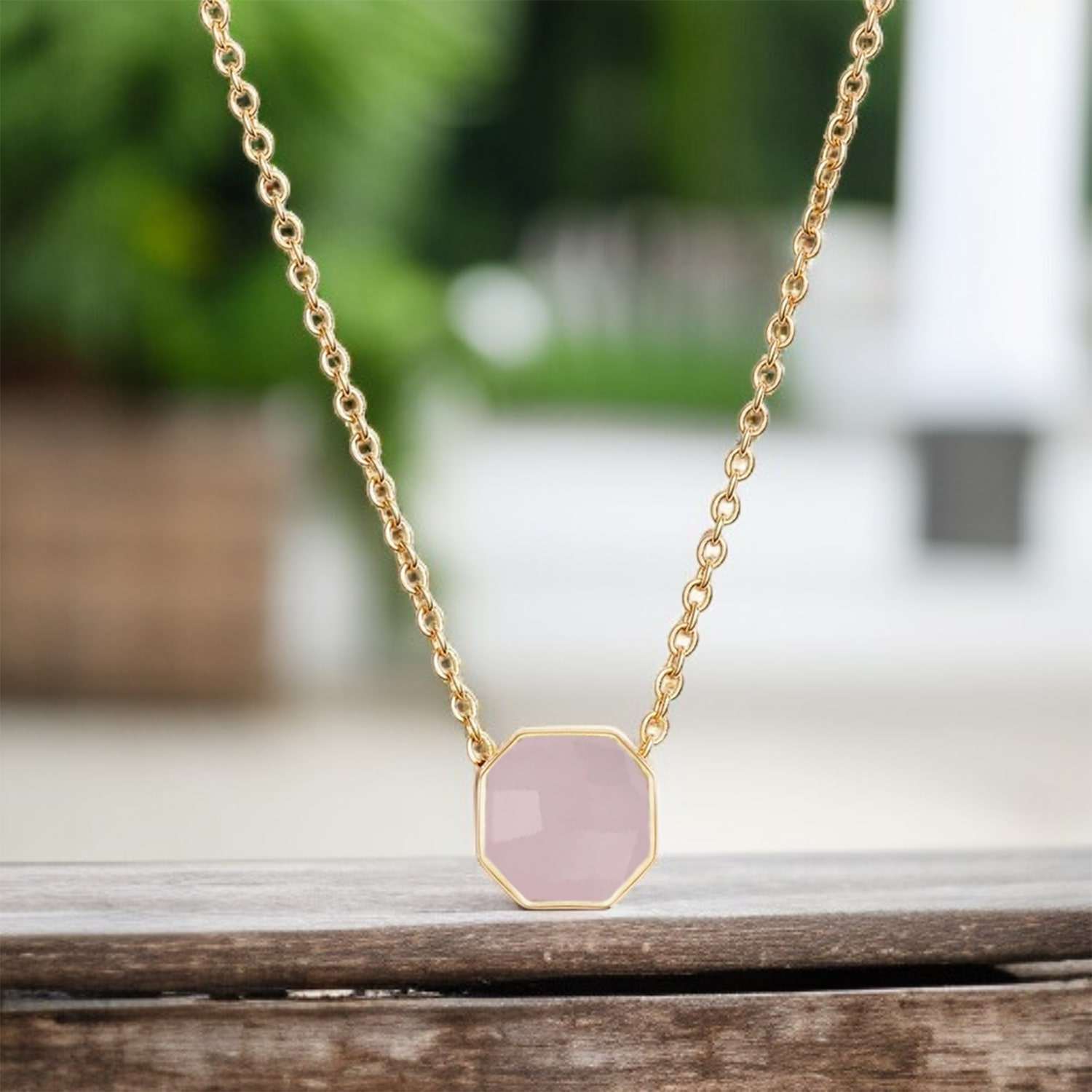 พลอยคาลซิโดนีสีชมพู