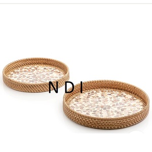 Plateau en bois de manguier au style unique pour servir le thé, le café et les plats du petit-déjeuner, avec finition imprimée pour un look traditionnel dans les cafés - Product Image 1