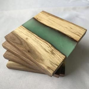 Ensemble de 4 sous-verres en résine de bois de rivière bleue, accessoires de cuisine, parfaits pour la maison, le bar et le bureau, à prix raisonnable - Product Image 4