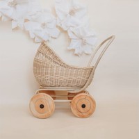 Panier à roulettes en rotin festonné pour enfants Panier à provisions en rotin écologique Poupée bébé Poussette faite à la main au Vietnam