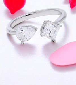 Cojín de 1,50 quilates Anillo de moissanita en forma de pera Elegancia formal Diseño abierto Oro sólido Plata esterlina Disponible en venta al por mayor a granel - Product Image 6