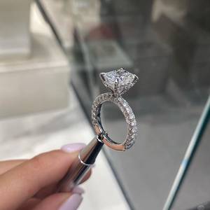 VVS Moissanite แหวนหมั้นมรกต14K สีเหลืองทองเดี่ยวสำหรับผู้หญิงเครื่องประดับฮิปฮอปประกายออกเพชร - Product Image 6