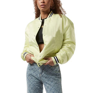Vente en gros Veste bombardier en satin personnalisée Vestes universitaires en satin de soie brodées pour femmes Blouson bombardier en satin de baseball pour homme - Product Image 5