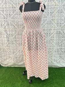 Hermoso vestido de algodón hecho a mano para mujer, túnicas indias con estampado de bloques ligeros, silueta suelta elegante, informal para verano Natural - Product Image 6