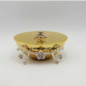 Bol de table plaqué or aspect fantaisie en métal de qualité supérieure avec fruits au design de branche de fleur argentée et autres articles de service - Product Image 1