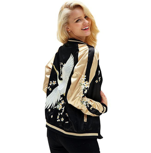 Veste universitaire pour femme noire et or avec broderie florale, manches longues, fermeture éclair, col rabattu, mode automne - Product Image 3