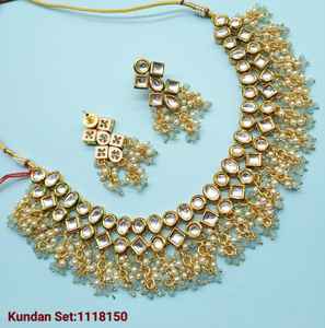 ENSEMBLE DE BIJOUX INDIENS TRADITIONNELS ET À LA MODE EN CUIVRE ENSEMBLE DE BIJOUX DE MARIAGE POUR FEMMES BOUCLES D'OREILLES ET COLLIER - Product Image 5