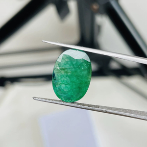 Esmeralda Natural de Zambia, Corte Ovalado, 4.24 Quilates, Piedra Preciosa de Buena Calidad, Lustre, Color Verde Agradable, Pulido Perfecto para Cualquier Joyería - Product Image 1
