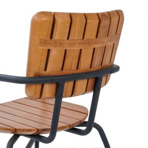 Silla de comedor exterior Kayla fabricada con estructura de aluminio y madera maciza de teca con acabado en negro y marrón. - Product Image 5