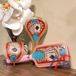 Western Vintage Vanity 3 piezas cepillo de pelo espejo de mano y juegos de palos para el cabello cuero grabado pintado a mano baraja de cartas juego de tocador - Product Image 1