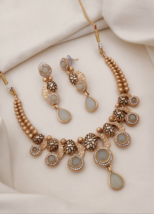 Conjunto de collar de Gargantilla con acabado mate de oro alto para mujer, perfecto para bodas, ocasiones especiales, ocasiones festivas, conjunto de último diseño - Product Image 5