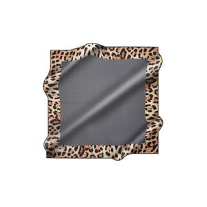 Pañuelo Cuadrado de Crepé Satinado con Estampado de Leopardo Pierre Cardin 90x90 - Product Image 1