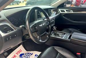 Super affaire.. Hyundai Genesis 3 d'occasion. 8 A W D - Product Image 2