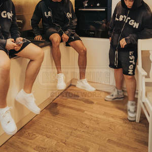 Pantalones cortos desgastados para hombre con rasgaduras pesadas y textura desgastada para ropa de calle atrevida Look Vintage Pantalones cortos desgastados para hombre - Product Image 3