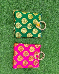 Bolsos a granel, bolsas bordadas étnicas para mujer, favores de fiesta de Festival paquistaní, regalo especial Rakhi, monedero Patola para regalo - Product Image 1