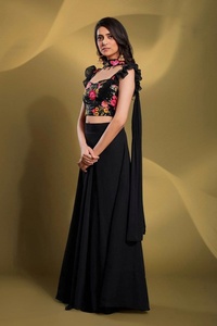 Top corto negro de moda Lehenga Choli con bordado Floral colorido Diseñador Mangas con volantes Ropa de fiesta Conjunto étnico indio - Product Image 2