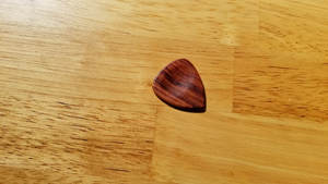 Púas de guitarra de madera maciza personalizables de salida de fábrica, duraderas, respetuosas con el medio ambiente, uso lúdico, característica diseñada, logotipo impreso personalizado, regalo - Product Image 3