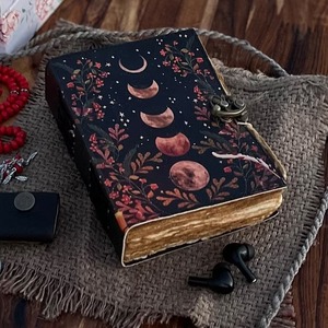 Diario de Cuero Vintage Hecho a Mano con Forma de Luna para Hombre y Mujer, Tamaños A5, A4, A6, 200 Páginas con 100 Hojas de Papel con Borde Deshilachado - Product Image 3