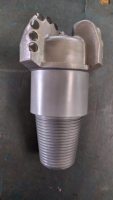 Foret à trois ailes PDC de 146 mm, lames en arc, haute résistance à l'abrasion, outil de forage pour l'exploration géologique et le forage du charbon