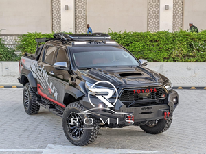 Hilux GR Sport 2.8L Diesel Automatico 2024 con portapacchi e luci a LED, pneumatici R20 - Product Image 4
