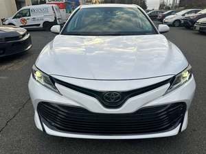 Toyota Camry L FWD Usado de 2019 - Product Image 4