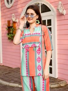 คอลเลกชันเสื้อผ้าชาติพันธุ์อินเดียสําหรับผู้หญิง เสื้อชั้นในกางเกงเรยอนหนัก ชุดโคอิร์ด พิมพ์ฟอยล์สีทอง ผู้ผลิตจากซูราธ - Product Image 6