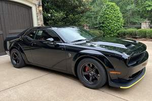 Dodge Challenger SRT 2021, Super Stock, Bajo Kilometraje, Caja de Cambios Automática, Volante a la Izquierda, Neumáticos R20, Estado Oscuro - Product Image 3