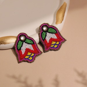 Boucles d'oreilles brodées colorées faites à la main pour femmes et filles, style personnalisable avec perles pour les fêtes - Product Image 6