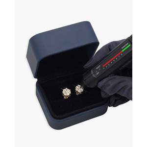 Pendientes de tuerca con racimo de flores de diamantes en oro de 14 quilates de 10 mm - Product Image 5