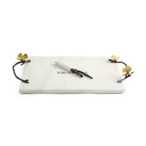 Asas de diseño de flores de metal chapadas en oro para forma redonda, bandeja de servicio hecha de mármol blanco de alta calidad, suministro para restaurantes y hoteles - Product Image 5