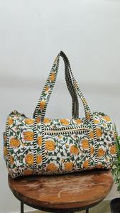 Sac de sport en coton matelassé imprimé en blocs fait à la main Ceinture longue détachable Sac à bandoulière de yoga Weekender durable écologique-Grand - Product Image 2