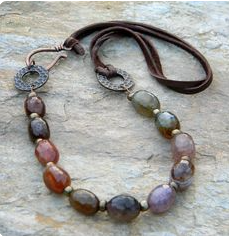 Conjunto de collar de cuentas rosas envejecidas personalizadas de diseñador con colgante de Ángel de resina joyería de moda para ocasiones navideñas de mujer - Product Image 3
