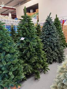 Árbol de Navidad Artificial Grande de Pino de 6 pies, Realista, Verde, con Base Metálica para Decoración Interior del Hogar - Product Image 3