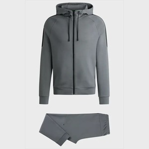 Chándal cortavientos personalizado de dos piezas para hombre, conjunto de Sudadera con capucha de invierno y pantalones de chándal cortos con chaqueta Jogger estampada - Product Image 5