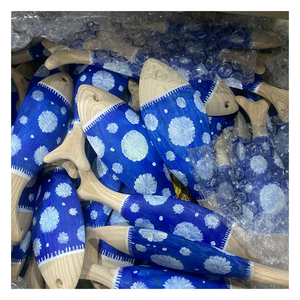 Pescado de madera natural con grano y superficie pulida utilizada en templos budistas y altares - Product Image 4