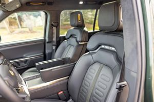 Meilleur véhicule d'occasion conduite à gauche |   Conduite à droite |   RIVIAN R1S 2022 ÉDITION LANCEMENT QUAD-MOTEUR AWD GRANDE BATTERIE - Product Image 2