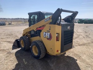 Chargeuse sur pneus CAT 262D3 d'occasion prête à être expédiée, capacité de charge nominale de 4 tonnes, attache pour chargeuse frontale, pour l'agriculture et la construction - Product Image 1