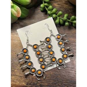 Boucles d'oreilles pendantes en coquille d'huître barbelée et argent sterling, style fleur plaqué or, faites à la main par des artisans Navajo - Product Image 4
