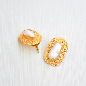 Boucles d'oreilles en laiton de qualité supérieure, plaquées or, avec pierres organiques, finition laiton satiné, style avant-gardiste, vente en gros - Product Image 5