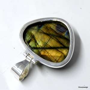 Pendentif en argent sterling vintage fait à la main Labradorite de feu violet naturel Unique belle idée cadeau de bijoux pour femmes filles - Product Image 5