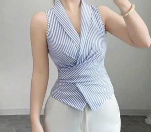 Débardeur classique bleu à rayures fantaisie 2 en 1 pour femmes - Product Image 1
