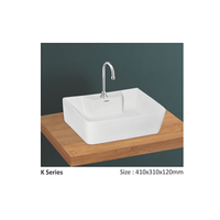 Lavabo de salle de bain en céramique blanc de style européen moderne avec plateau en granit, lavabo d'hôtel personnalisé et robinet à capteur