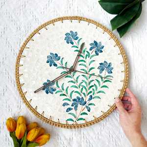 2025 élégant naturel nacre et osier rotin tenture murale horloge rotin horloge pour la décoration de la maison fabriqué au Vietnam - Product Image 2