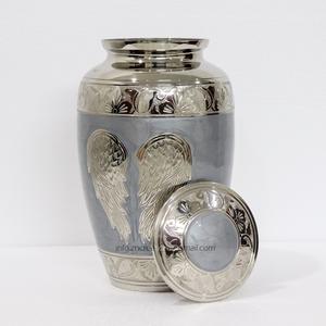 Urna de cremación de latón de diseño antiguo hecha a mano, flor de Metal impresa en offset personalizada tallada en India para cenizas humanas - Product Image 6