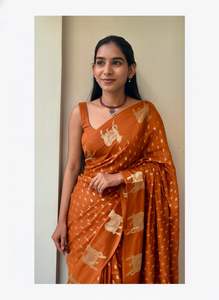 ผ้าไหมซารีดีไซน์เนอร์จากรัสเซีย พร้อมงานปักดิ้นซารีสำหรับงานแต่งงานและงานปาร์ตี้สำหรับผู้หญิง มีสินค้าในสต็อก ผลิตในอินเดีย - Product Image 3