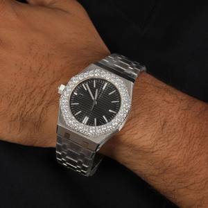 Montre-bracelet pour homme entièrement personnalisée, fabriquée à la main, entièrement sertie de diamants en or blanc, cadran en moissanite VVS, mécanique - Product Image 2