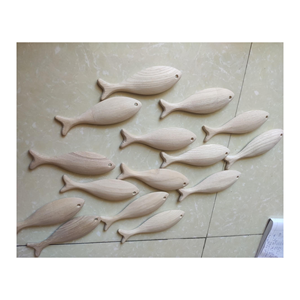 Producto más vendido de Vietnam, decoración de pared colgante colorida, diseño de pez de madera, pez de madera tallado sin pintar pulido - Product Image 4